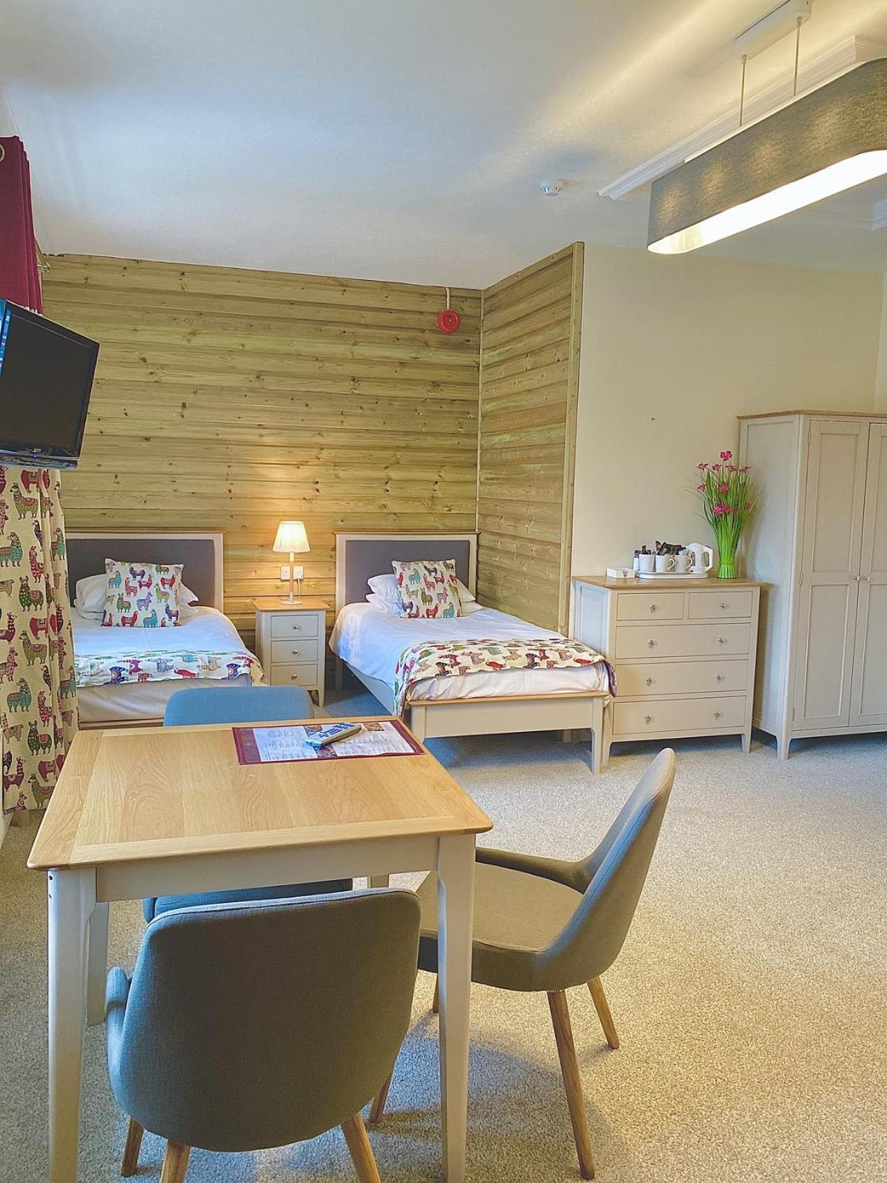 Court Colman Manor Guest House Bridgend  Ngoại thất bức ảnh